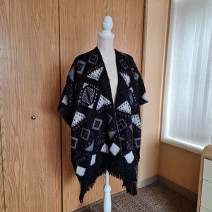 Poncho Shawl Black White Grey Gray Geometric Fringe Tassle Boho Openfront